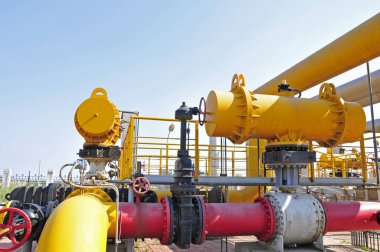 Boru ve valf petrol sahaları. 