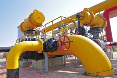 Boru ve valf petrol sahaları. 