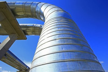 Fabrikanın endüstriyel boru hattı ekipmanları. 