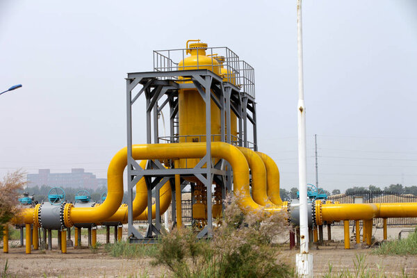 Нефтепромысловое оборудование и трубопроводы