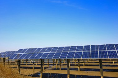 Su üzerindeki güneş panelleri