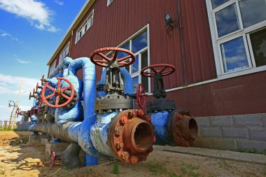 Yağ boruları ve vanalar