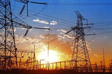 Elektrik kuleleri, enerji endüstrisi ekipmanları ve tesisleri