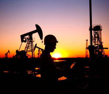 Petrol sondajı araştırması, petrol işçileri