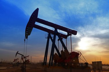 Yağ pompaları. Petrol sanayi ekipmanları.