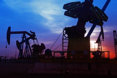 Yağ pompaları. Petrol sanayi ekipmanları.