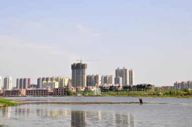 Su kulelerinde suyun yansıması. 