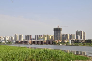 Su kulelerinde suyun yansıması. 