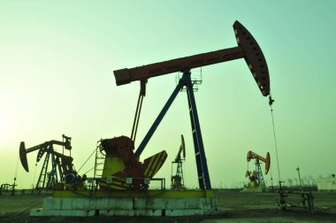 Petrol pompası, petrol endüstrisi ekipmanları