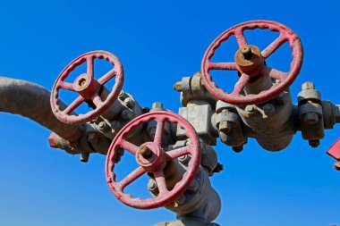 Boru ve valf petrol sahaları. 