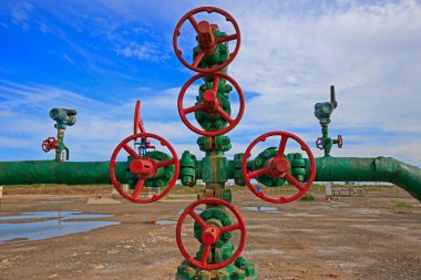 Yağ boruları ve vanalar