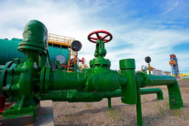 Yağ boruları ve vanalar