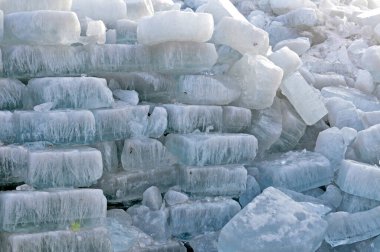 Bir sürü buz birikti.