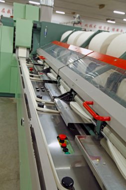 Örgü üretim hattı fabrikasında pamuk grubu 