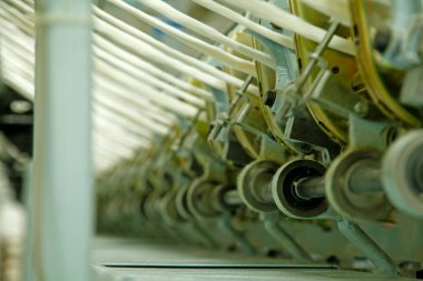 Örgü üretim hattı fabrikasında pamuk grubu 