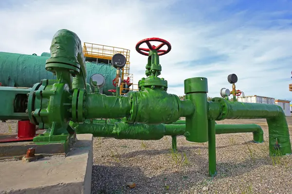 Yağ boruları ve vanalar