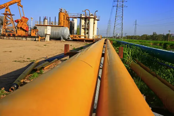 Yağ boruları ve vanalar