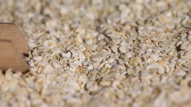  Çırpılmamış yulaf yığını dönüyor