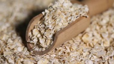  Çırpılmamış yulaf yığını dönüyor