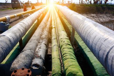 Petrol ve gaz işleme tesisi ve boru hattı vanaları. Petrol ve doğalgaz endüstrisinde petrol boru hattı vanaları..