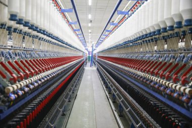 Dönüşümlü makine ve ekipman üretim şirketinde çok temiz ve derli toplu.