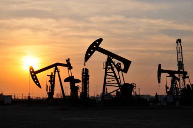 Petrol sondaj kulesi, Çin 'in Hebei eyaletinin Tanghai ilçesi petrol sahaları