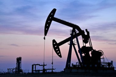 Petrol sondaj kulesi, Çin 'in Hebei eyaletinin Tanghai ilçesi petrol sahaları