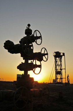 Petrol sondaj kulesi, Çin 'in Hebei eyaletinin Tanghai ilçesi petrol sahaları