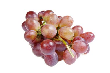 Beyaz arkaplanda üzümler, yakın mesafeden çekilmiş..