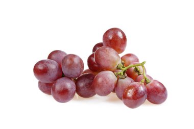 Beyaz arkaplanda üzümler, yakın mesafeden çekilmiş..