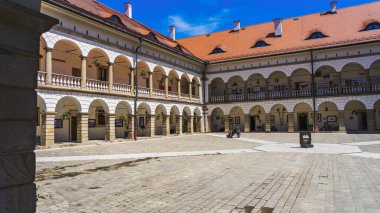 Niepolomice 'deki şatonun avlusu.