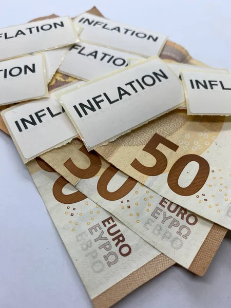 Üzerinde Enflasyon Yazılı Euro Banknotlarının Yakın Çekimleri — Stok fotoğraf