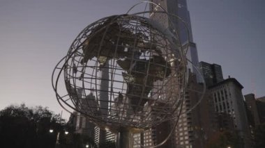 Columbus Circle 'da Küre Heykeli Sabah Manhattan, New York, ABD