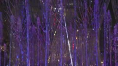 Dallas, Teksas, ABD 'deki Klyde Warren Park Su Fıskiyesi ve Su Damlası