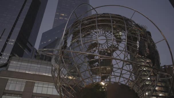 콜럼버스 맨해튼의 조각품 — 비디오