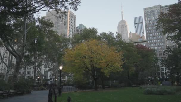 Empire Sate Building Madison Park Podczas Fall Manhattan Nowy Jork — Wideo stockowe