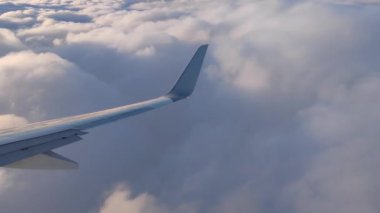 Gün batımının güzel günbatımında Arkansas Sahne Kırsalında Araba Kullanmak