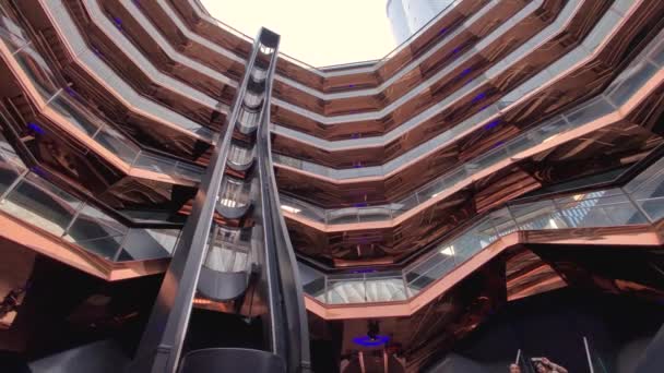 Honeycomb Shaped Architecture Landmark Spiral Staircase Hudson Yards Manhattan New — стоковое видео