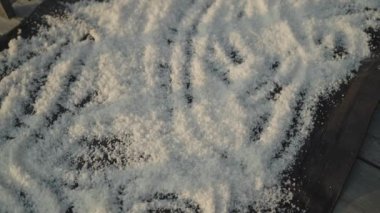 Endonezya 'nın Bali sahilinde geleneksel Tuz Yapım Süreci