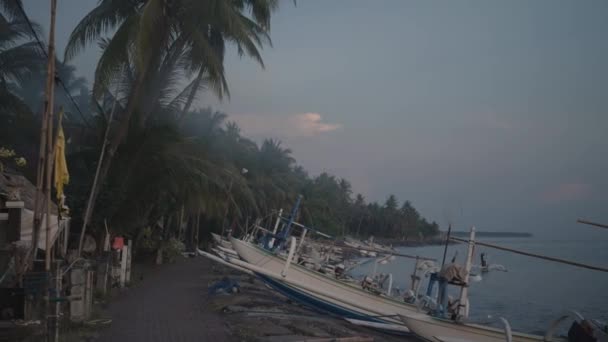 Bali Indonesië Traditionele Vissersboten Het Strand Seashore Morning Sunrise — Stockvideo