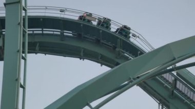 Lunaparkta Dalış Roller Coaster 'ı