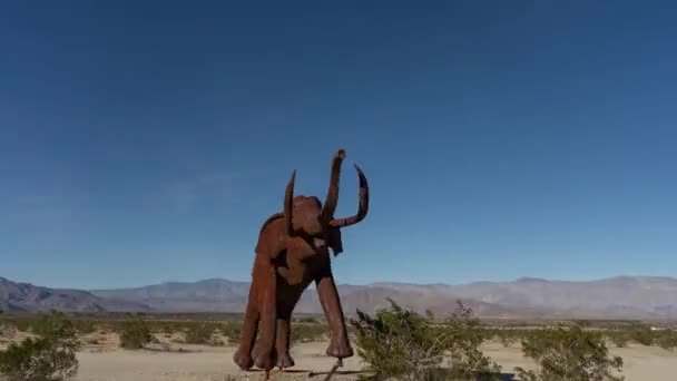 Világhírű Sky Art Fémszobrok Galleta Meadows Sivatagban Columbian Mammoth Hyperlapse — Stock videók
