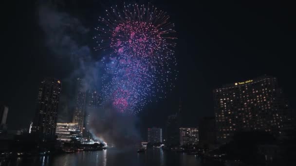New Year Eve Beautiful Fireworks Display Chao Phraya River Iconsiam — Vídeo de Stock