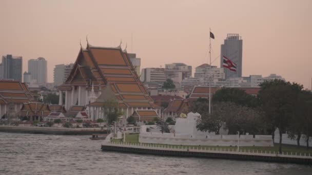 Wat Kalayanamit Woramahawihan Buddhist Temple Chao Phraya River Bangkok Thailand — 图库视频影像