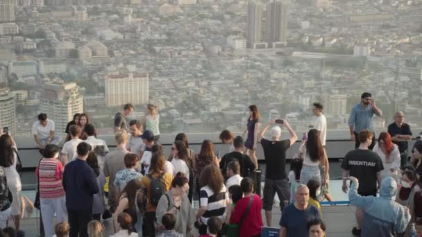 Crowd Tourists People View Bangkok Thailand Cityscape Skyline High Sunset — Wideo stockowe