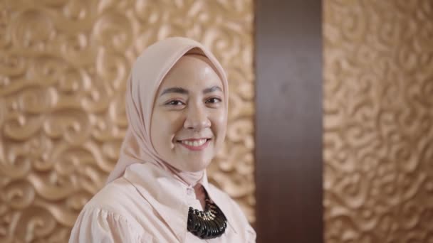 Modern Muslim Woman Hijab Southeast Asian Portrait Smiling Camera Beautiful — Stock Video