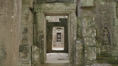 The Khmer temple of Ta Som - Ruins of a 12th century Buddhist temple, with intricate carvings