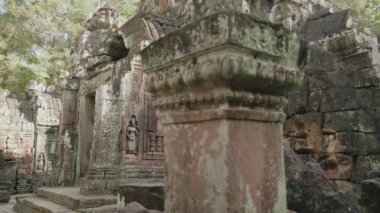 The Khmer temple of Ta Som - Ruins of a 12th century Buddhist temple, with intricate carvings