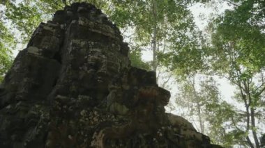 The Khmer temple of Ta Som - Ruins of a 12th century Buddhist temple, with intricate carvings