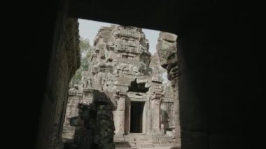 The Khmer temple of Ta Som - Ruins of a 12th century Buddhist temple, with intricate carvings